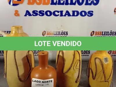 LOTE 221 - 04 JARROS EM BARRO PARA DECORAÇÃO (NO ESTADO, NÃO SABEMOS SE FUNCIONA. LEILÃO NÃO TEM GARANTIA E NEM DEVOLUÇÃO).