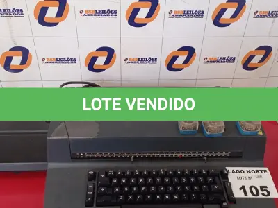 LOTE 105 - 02 MÁQUINAS DE DATILOGRAFAR (NO ESTADO, NÃO SABEMOS SE FUNCIONA. LEILÃO NÃO TEM GARANTIA E NEM DEVOLUÇÃO).