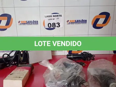 LOTE 083 - 01 LOTE COM LUMINÁRIA DE MÃO, MICROFONES (NO ESTADO, NÃO SABEMOS SE FUNCIONA. LEILÃO NÃO TEM GARANTIA E NEM DEVOLUÇÃO).
