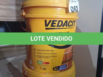 LOTE 062 - 01 BALDE DE VEDALIT, ADITIVO PLASTIFICANTE PARA ARGAMASSAS DE ASSENTAMENTO E REBOCO CONVENCIONAL E 01 BALDE DE ADITIVO IMPERMEABILIZANTE PARA CONCRETOS E ARGAMASSAS 18L. (NO ESTADO, LEILÃO NÃO TEM GARANTIA E NEM DEVOLUÇÃO, SUJEITO A POSSÍVEIS AVARIAS VISÍVEIS/OCULTAS E/OU AUSÊNCIA DE COMPONENTES).