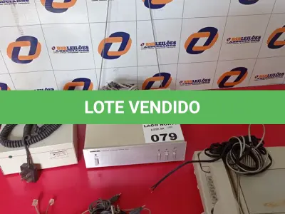 LOTE 079 - 01 CENTRAL TELEFÔNICA ,01 TELEFONE ANTIGO E 01 ESTABILIZADOR PARA TELEFONE (NO ESTADO, NÃO SABEMOS SE FUNCIONA. LEILÃO NÃO TEM GARANTIA E NEM DEVOLUÇÃO).
