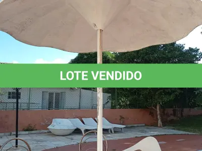 LOTE 279 - 05 CADEIRAS E 01 MESA COM SOMBREIRO PARA JARDIM (NO ESTADO, NÃO SABEMOS SE FUNCIONA. LEILÃO NÃO TEM GARANTIA E NEM DEVOLUÇÃO).