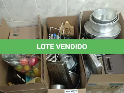 LOTE 170 - 01 LOTE COM UTENSÍLIOS PARA COZINHA (PANELAS E TRAVESSAS) (NO ESTADO, NÃO SABEMOS SE FUNCIONA. LEILÃO NÃO TEM GARANTIA E NEM DEVOLUÇÃO).