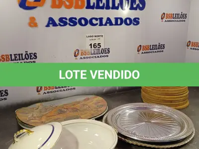 LOTE 165 - 01 LOTE COM PRATOS DE MADEIRA PARA PANELA (NO ESTADO, NÃO SABEMOS SE FUNCIONA. LEILÃO NÃO TEM GARANTIA E NEM DEVOLUÇÃO).