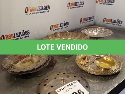 LOTE 196 - 01 LOTE COM UTENSÍLIOS TRAVESSA, E FRUTEIRAS (NO ESTADO, NÃO SABEMOS SE FUNCIONA. LEILÃO NÃO TEM GARANTIA E NEM DEVOLUÇÃO).