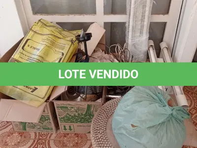 LOTE 240 - 01 LOTE COM TELHAS EM ACRÍLICO, TORNEIRAS, LUMINÁRIAS, VENTILADOR DE TETO, CABO DE AÇO (NO ESTADO, NÃO SABEMOS SE FUNCIONA. LEILÃO NÃO TEM GARANTIA E NEM DEVOLUÇÃO).