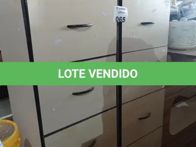 LOTE 065 - 02 ARQUIVOS EM MADEIRA COM 04 GAVETAS CADA. (NO ESTADO, LEILÃO NÃO TEM GARANTIA E NEM DEVOLUÇÃO, SUJEITO A POSSÍVEIS AVARIAS VISÍVEIS/OCULTAS E/OU AUSÊNCIA DE COMPONENTES).