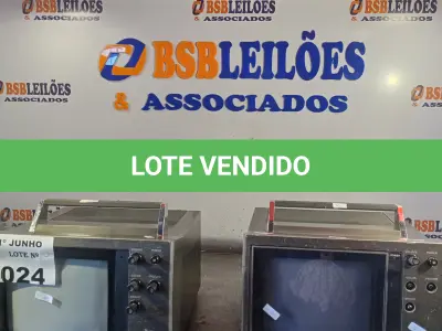 LOTE 024 - 02 MONITORES ANTIGOS MARCA SONY. (NO ESTADO, LEILÃO NÃO TEM GARANTIA E NEM DEVOLUÇÃO, SUJEITO A POSSÍVEIS AVARIAS VISÍVEIS/OCULTAS E/OU AUSÊNCIA DE COMPONENTES).