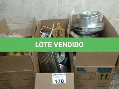 LOTE 170 - 01 LOTE COM UTENSÍLIOS PARA COZINHA (PANELAS E TRAVESSAS) (NO ESTADO, NÃO SABEMOS SE FUNCIONA. LEILÃO NÃO TEM GARANTIA E NEM DEVOLUÇÃO).