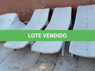 LOTE 282 - 01 BANCO REDONDO EM FIBRA E 03 ESPREGUIÇADEIRAS EM FIBRA PARA PISCINA (NO ESTADO, NÃO SABEMOS SE FUNCIONA. LEILÃO NÃO TEM GARANTIA E NEM DEVOLUÇÃO).