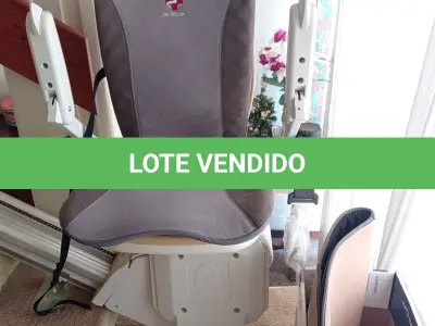 LOTE 109 - 01 ELEVADOR PARA ESCADAS ACORN (NO ESTADO, NÃO SABEMOS SE FUNCIONA. LEILÃO NÃO TEM GARANTIA E NEM DEVOLUÇÃO).