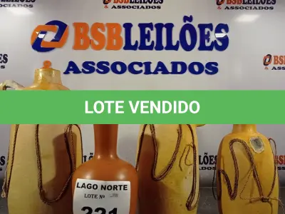 LOTE 221 - 04 JARROS EM BARRO PARA DECORAÇÃO (NO ESTADO, NÃO SABEMOS SE FUNCIONA. LEILÃO NÃO TEM GARANTIA E NEM DEVOLUÇÃO).
