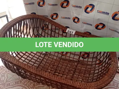 LOTE 241 - 01 CESTO GRANDE EM FIBRA SINTÉTICA (NO ESTADO, NÃO SABEMOS SE FUNCIONA. LEILÃO NÃO TEM GARANTIA E NEM DEVOLUÇÃO).