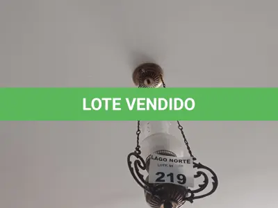 LOTE 219 - 03 LUSTRES EM METAL (NO ESTADO, NÃO SABEMOS SE FUNCIONA. LEILÃO NÃO TEM GARANTIA E NEM DEVOLUÇÃO).