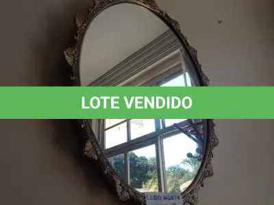 LOTE 181 - 01 ESPELHO COM MOLDURA EM METAL (NO ESTADO, NÃO SABEMOS SE FUNCIONA. LEILÃO NÃO TEM GARANTIA E NEM DEVOLUÇÃO).