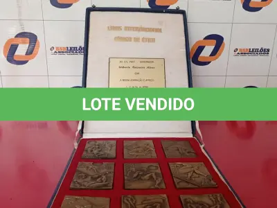 LOTE 072 - 01 LOTE COM PLACAS COMEMORATIVAS (NO ESTADO, NÃO SABEMOS SE FUNCIONA. LEILÃO NÃO TEM GARANTIA E NEM DEVOLUÇÃO).