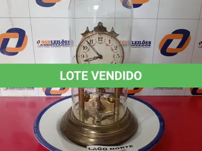 LOTE 076 - 01 RELÓGIO DE CORDA ANTIGO (NO ESTADO, NÃO SABEMOS SE FUNCIONA. LEILÃO NÃO TEM GARANTIA E NEM DEVOLUÇÃO).