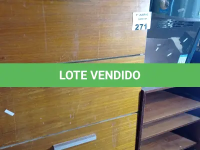 LOTE 271 - 01 ARQUIVO DE AÇO COM DETALHES EM MADEIRA, 04 GAVETAS E 01 RACK EM MADEIRA. (NO ESTADO, LEILÃO NÃO TEM GARANTIA E NEM DEVOLUÇÃO, SUJEITO A POSSÍVEIS AVARIAS VISÍVEIS/OCULTAS E/OU AUSÊNCIA DE COMPONENTES).