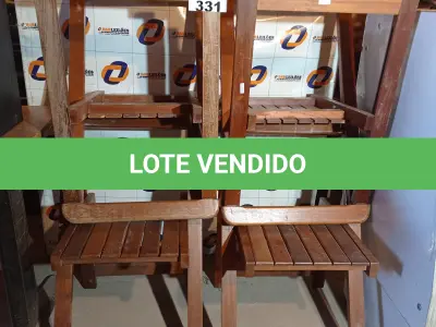 LOTE 331 - 04 CADEIRAS DOBRÁVEIS EM MADEIRA (NO ESTADO, LEILÃO NÃO TEM GARANTIA E NEM DEVOLUÇÃO, SUJEITO A POSSÍVEIS AVARIAS VISÍVEIS/OCULTAS E/OU AUSÊNCIA DE COMPONENTES).