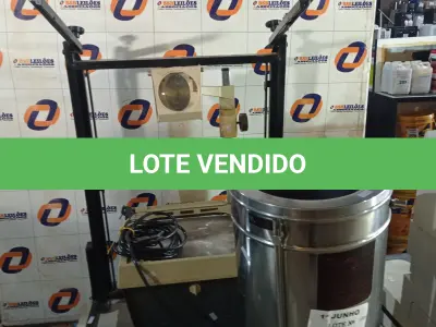 LOTE 296 - 01 CAFETEIRA INDUSTRIAL, 01 PROJETOR DE SLIDES, 01 TV DE TUBO 14” POL E 01 SUPORTE PARA MESA DE SOM MARCAS E MODELOS DIVERSOS. (NO ESTADO, LEILÃO NÃO TEM GARANTIA E NEM DEVOLUÇÃO, SUJEITO A POSSÍVEIS AVARIAS VISÍVEIS/OCULTAS E/OU AUSÊNCIA DE COMPONENTES).