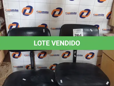 LOTE 264 - 02 CADEIRAS DE ESCRITÓRIO COM BASE GIRATÓRIA. (NO ESTADO, LEILÃO NÃO TEM GARANTIA E NEM DEVOLUÇÃO, SUJEITO A POSSÍVEIS AVARIAS VISÍVEIS/OCULTAS E/OU AUSÊNCIA DE COMPONENTES).