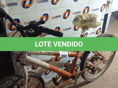 LOTE 292 - 01 BICICLETA ARO 26. (NO ESTADO, LEILÃO NÃO TEM GARANTIA E NEM DEVOLUÇÃO, SUJEITO A POSSÍVEIS AVARIAS VISÍVEIS/OCULTAS E/OU AUSÊNCIA DE COMPONENTES).