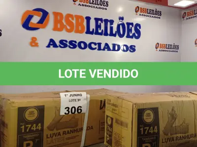 LOTE 306 - 02 CAIXAS COM LUVAS RANHURADA DE LÁTEX TAMANHO P 7” COM 36 PACOTES. (NO ESTADO, LEILÃO NÃO TEM GARANTIA E NEM DEVOLUÇÃO, SUJEITO A POSSÍVEIS AVARIAS VISÍVEIS/OCULTAS E/OU AUSÊNCIA DE COMPONENTES).