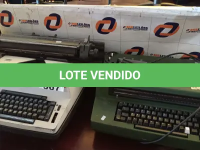 LOTE 367 - 02 MAQUINAS DE ESCREVER MARCAS E MODELOS DIVERSOS. (NO ESTADO, LEILÃO NÃO TEM GARANTIA E NEM DEVOLUÇÃO, SUJEITO A POSSÍVEIS AVARIAS VISÍVEIS/OCULTAS E/OU AUSÊNCIA DE COMPONENTES).