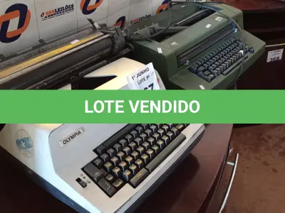 LOTE 367 - 02 MAQUINAS DE ESCREVER MARCAS E MODELOS DIVERSOS. (NO ESTADO, LEILÃO NÃO TEM GARANTIA E NEM DEVOLUÇÃO, SUJEITO A POSSÍVEIS AVARIAS VISÍVEIS/OCULTAS E/OU AUSÊNCIA DE COMPONENTES).