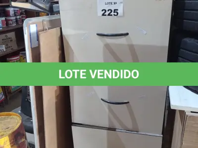 LOTE 225 - 01 ARQUIVO EM MADEIRA,01 GAVETEIRO E 02 PLACAS DE PROPAGANDA. (NO ESTADO, LEILÃO NÃO TEM GARANTIA E NEM DEVOLUÇÃO, SUJEITO A POSSÍVEIS AVARIAS VISÍVEIS/OCULTAS E/OU AUSÊNCIA DE COMPONENTES).