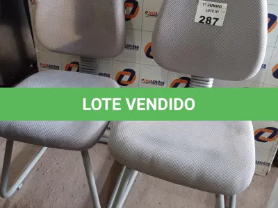 LOTE 287 - 02 CADEIRAS DE ESCRITÓRIO COM BASES FIXAS. (NO ESTADO, LEILÃO NÃO TEM GARANTIA E NEM DEVOLUÇÃO, SUJEITO A POSSÍVEIS AVARIAS VISÍVEIS/OCULTAS E/OU AUSÊNCIA DE COMPONENTES).