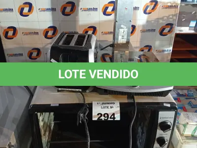 LOTE 294 - 01 CENTRIFUGA PARA SHAKES, 01 FORNO ELÉTRICO, 02 FOGÕES PORTÁTEIS, 01 BALANÇA, 01 FOGÃO DE INDUÇÃO, 01 RALADOR DE QUEIJO ELÉTRICO E 01 TORRADEIRA MARCAS E MODELOS DIVERSOS. (NO ESTADO, LEILÃO NÃO TEM GARANTIA E NEM DEVOLUÇÃO, SUJEITO A POSSÍVEIS AVARIAS VISÍVEIS/OCULTAS E/OU AUSÊNCIA DE COMPONENTES).