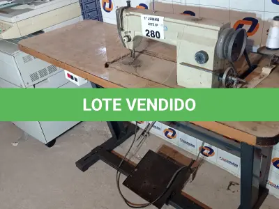 LOTE 280 - 01 MÁQUINA DE COSTURA MARCA LUMAK. (NO ESTADO, LEILÃO NÃO TEM GARANTIA E NEM DEVOLUÇÃO, SUJEITO A POSSÍVEIS AVARIAS VISÍVEIS/OCULTAS E/OU AUSÊNCIA DE COMPONENTES).