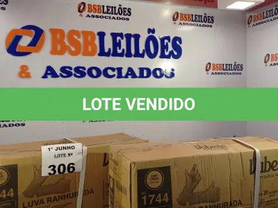 LOTE 306 - 02 CAIXAS COM LUVAS RANHURADA DE LÁTEX TAMANHO P 7” COM 36 PACOTES. (NO ESTADO, LEILÃO NÃO TEM GARANTIA E NEM DEVOLUÇÃO, SUJEITO A POSSÍVEIS AVARIAS VISÍVEIS/OCULTAS E/OU AUSÊNCIA DE COMPONENTES).