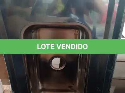 LOTE 100 - 01 PIA EM AÇO INOX CIMENTADA MEDINDO 1,80M X 0,53CM COM AVARIAS. (NO ESTADO, LEILÃO NÃO TEM GARANTIA E NEM DEVOLUÇÃO, SUJEITO A POSSÍVEIS AVARIAS VISÍVEIS/OCULTAS E/OU AUSÊNCIA DE COMPONENTES).