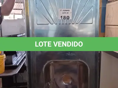 LOTE 180 - 01 PIA EM AÇO INOX CIMENTADA MEDINDO 1,50M X 0,53CM. (NO ESTADO, LEILÃO NÃO TEM GARANTIA E NEM DEVOLUÇÃO, SUJEITO A POSSÍVEIS AVARIAS VISÍVEIS/OCULTAS E/OU AUSÊNCIA DE COMPONENTES).