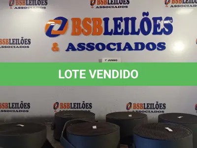 LOTE 070 - 06 ALTO-FALANTES COM SUPORTE DE FERRO. (NO ESTADO, LEILÃO NÃO TEM GARANTIA E NEM DEVOLUÇÃO, SUJEITO A POSSÍVEIS AVARIAS VISÍVEIS/OCULTAS E/OU AUSÊNCIA DE COMPONENTES).