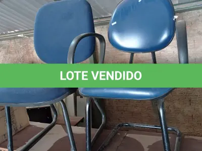 LOTE 154 - 02 CADEIRAS DE ESCRITÓRIO COM BASES FIXAS. (NO ESTADO, LEILÃO NÃO TEM GARANTIA E NEM DEVOLUÇÃO, SUJEITO A POSSÍVEIS AVARIAS VISÍVEIS/OCULTAS E/OU AUSÊNCIA DE COMPONENTES).