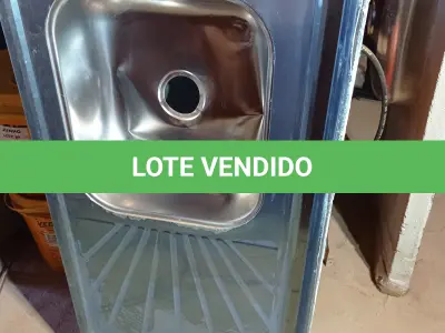 LOTE 338 - 01 PIA EM AÇO INOX CIMENTADA COM 02 CUBAS MEDINDO 2,00M X 0,53CM. (NO ESTADO, LEILÃO NÃO TEM GARANTIA E NEM DEVOLUÇÃO, SUJEITO A POSSÍVEIS AVARIAS VISÍVEIS/OCULTAS E/OU AUSÊNCIA DE COMPONENTES).
