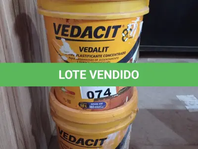 LOTE 074 - 01 BALDE DE VEDALIT, ADITIVO PLASTIFICANTE PARA ARGAMASSAS DE ASSENTAMENTO E REBOCO CONVENCIONAL E 01 BALDE DE ADITIVO IMPERMEABILIZANTE PARA CONCRETOS E ARGAMASSAS 18L. (NO ESTADO, LEILÃO NÃO TEM GARANTIA E NEM DEVOLUÇÃO, SUJEITO A POSSÍVEIS AVARIAS VISÍVEIS/OCULTAS E/OU AUSÊNCIA DE COMPONENTES).