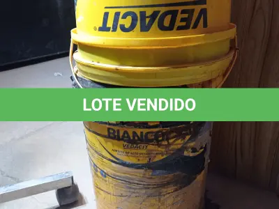 LOTE 216 - 01 BALDE DE VEDACIT BIANCO E 01 BALDE DE VEDALIT. (NO ESTADO, LEILÃO NÃO TEM GARANTIA E NEM DEVOLUÇÃO, SUJEITO A POSSÍVEIS AVARIAS VISÍVEIS/OCULTAS E/OU AUSÊNCIA DE COMPONENTES).