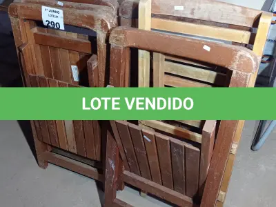 LOTE 290 - 06 CADEIRAS DOBRÁVEIS EM MADEIRA COM AVARIAS. (NO ESTADO, LEILÃO NÃO TEM GARANTIA E NEM DEVOLUÇÃO, SUJEITO A POSSÍVEIS AVARIAS VISÍVEIS/OCULTAS E/OU AUSÊNCIA DE COMPONENTES).
