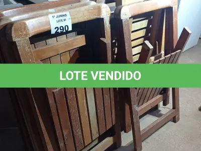 LOTE 290 - 06 CADEIRAS DOBRÁVEIS EM MADEIRA COM AVARIAS. (NO ESTADO, LEILÃO NÃO TEM GARANTIA E NEM DEVOLUÇÃO, SUJEITO A POSSÍVEIS AVARIAS VISÍVEIS/OCULTAS E/OU AUSÊNCIA DE COMPONENTES).