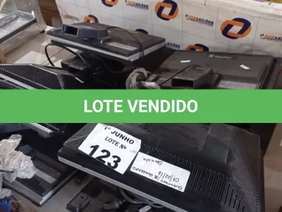 LOTE 123 - 17 MONITORES MARCAS E MODELOS DIVERSOS PARA RETIRADA DE PEÇAS. (NO ESTADO, LEILÃO NÃO TEM GARANTIA E NEM DEVOLUÇÃO, SUJEITO A POSSÍVEIS AVARIAS VISÍVEIS/OCULTAS E/OU AUSÊNCIA DE COMPONENTES).