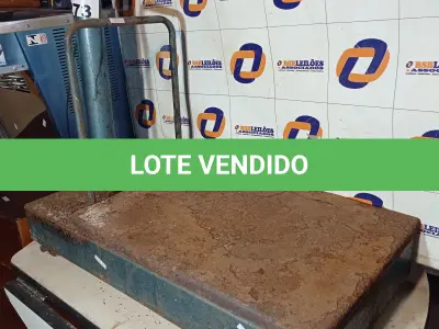 LOTE 273 - 01 BALANÇA ELETRÔNICA CAPACIDADE 300KG COM AVARIAS E 01 MESA EM AÇO INOX COM TAMPO DE MADEIRA DOBRÁVEL. (NO ESTADO, LEILÃO NÃO TEM GARANTIA E NEM DEVOLUÇÃO, SUJEITO A POSSÍVEIS AVARIAS VISÍVEIS/OCULTAS E/OU AUSÊNCIA DE COMPONENTES).