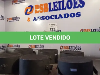 LOTE 133 - 06 ALTO-FALANTES COM SUPORTE DE FERRO. (NO ESTADO, LEILÃO NÃO TEM GARANTIA E NEM DEVOLUÇÃO, SUJEITO A POSSÍVEIS AVARIAS VISÍVEIS/OCULTAS E/OU AUSÊNCIA DE COMPONENTES).