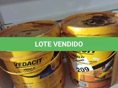 LOTE 209 - 02 BALDES DE VEDALIT, ADITIVO PLASTIFICANTE CONCENTRADO PARA CONCRETO E ARGAMASSAS 18L. (NO ESTADO, LEILÃO NÃO TEM GARANTIA E NEM DEVOLUÇÃO, SUJEITO A POSSÍVEIS AVARIAS VISÍVEIS/OCULTAS E/OU AUSÊNCIA DE COMPONENTES).