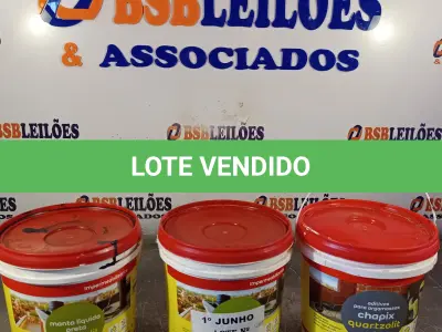 LOTE 162 - 02 BALDES DE MANTAS LIQUIDAS PRETA E 01 BALDE DE CHAPIX MARCAS QUARTZOLIT 3,6L. (NO ESTADO, LEILÃO NÃO TEM GARANTIA E NEM DEVOLUÇÃO, SUJEITO A POSSÍVEIS AVARIAS VISÍVEIS/OCULTAS E/OU AUSÊNCIA DE COMPONENTES).