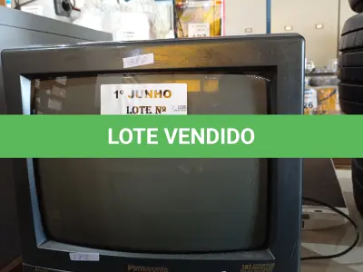 LOTE 168 - 02 MONITORES MARCAS LG E 01 TV DE TUBO 14” POL MARCA PANASONIC. (NO ESTADO, LEILÃO NÃO TEM GARANTIA E NEM DEVOLUÇÃO, SUJEITO A POSSÍVEIS AVARIAS VISÍVEIS/OCULTAS E/OU AUSÊNCIA DE COMPONENTES).