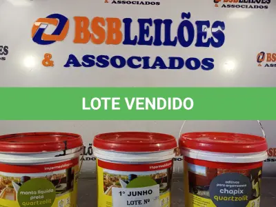 LOTE 162 - 02 BALDES DE MANTAS LIQUIDAS PRETA E 01 BALDE DE CHAPIX MARCAS QUARTZOLIT 3,6L. (NO ESTADO, LEILÃO NÃO TEM GARANTIA E NEM DEVOLUÇÃO, SUJEITO A POSSÍVEIS AVARIAS VISÍVEIS/OCULTAS E/OU AUSÊNCIA DE COMPONENTES).
